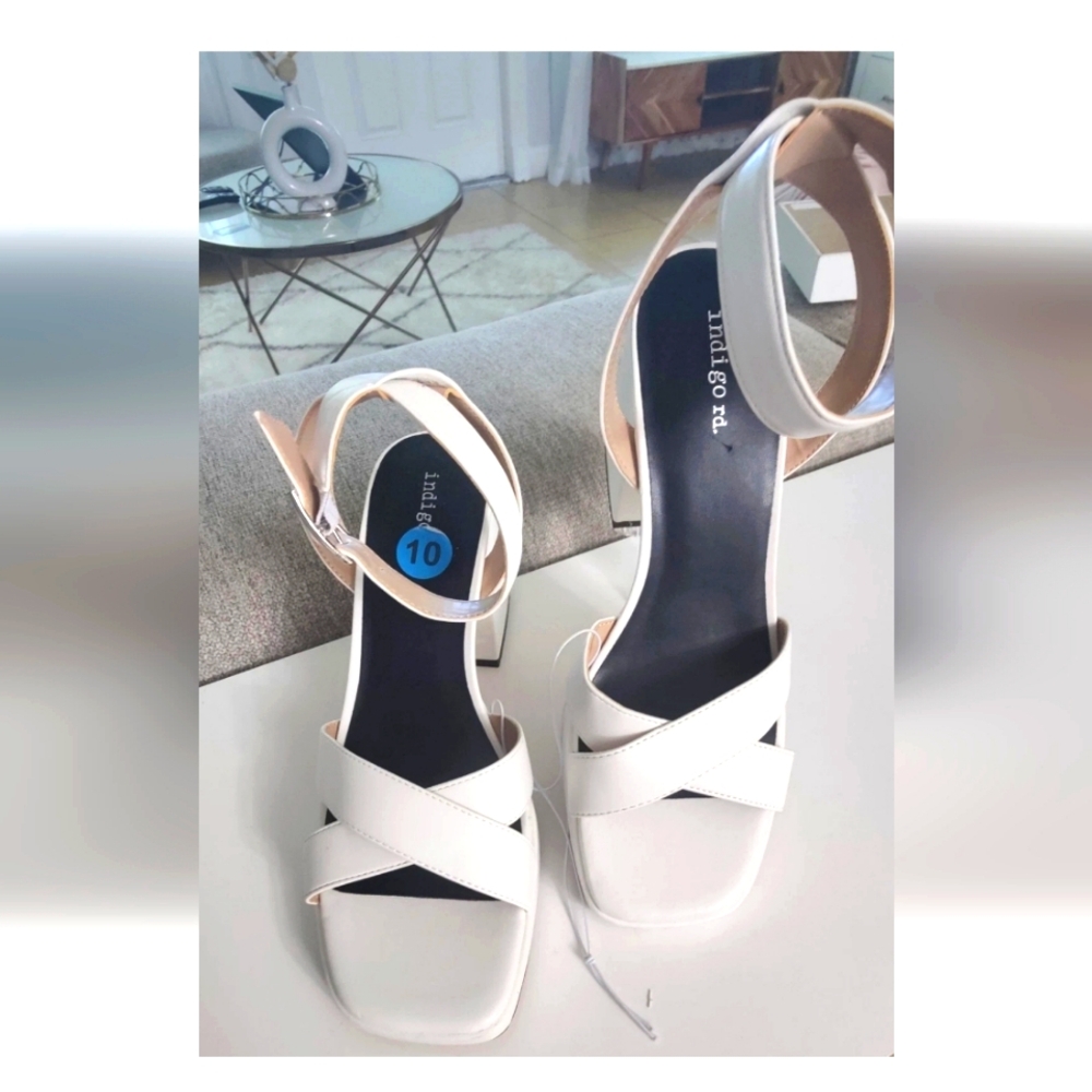 Indigo Rd White Chucky heel Women's Size 10 White